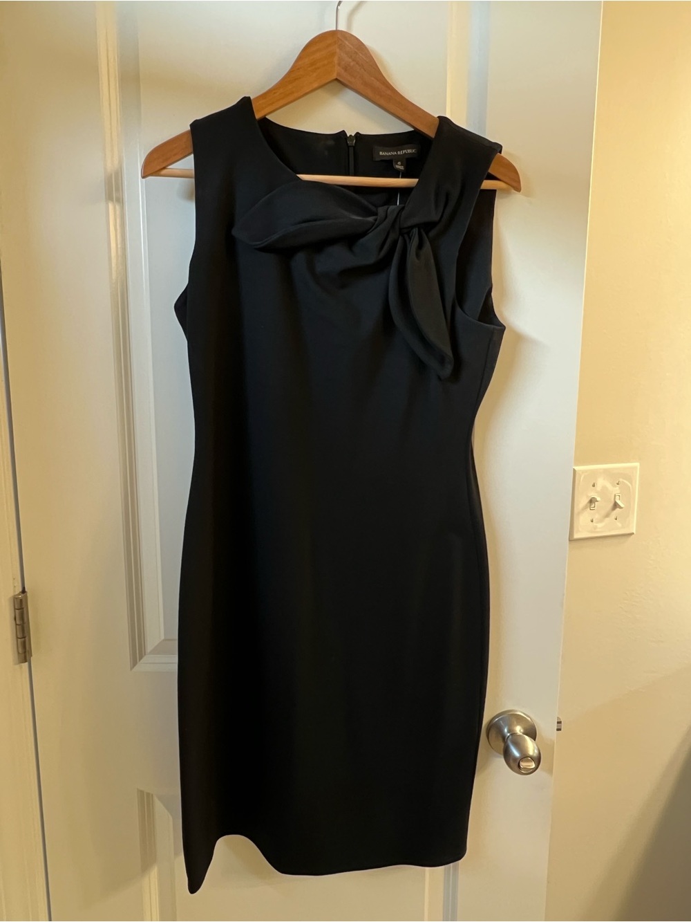 Banana Republic Black Sleeveless Bow-Front Sheath Dress
